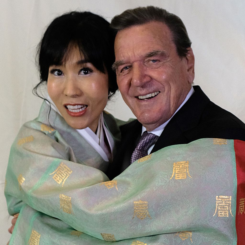 Soyeon Kim und Gerhard Schröder am Tag ihrer Hochzeitsfeier in Berlin