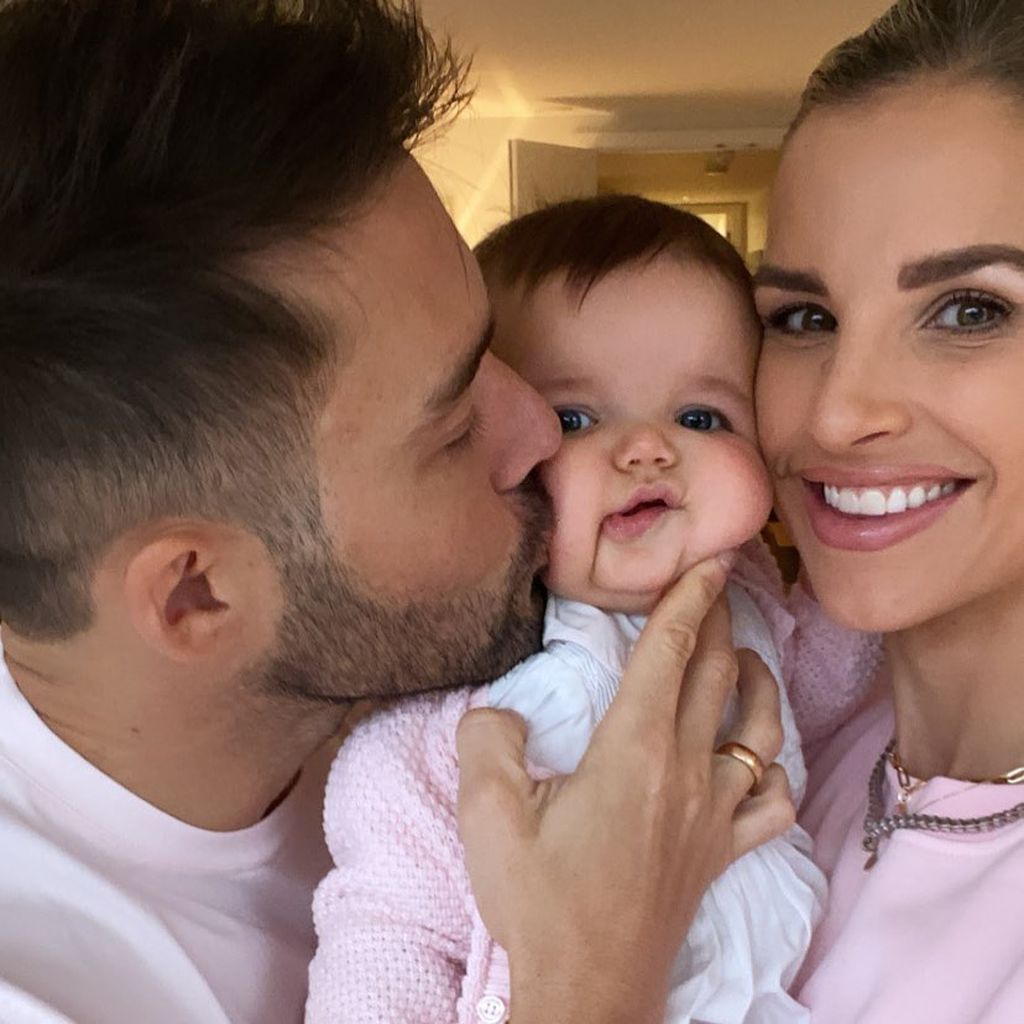 Spencer Matthews und Vogue Williams mit ihrer Tochter Gigi im Februar 2021