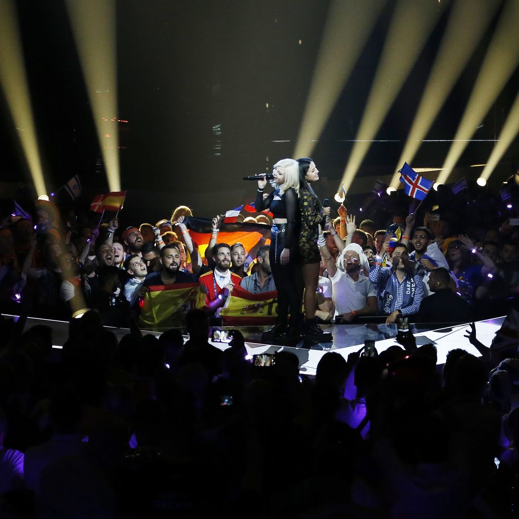 Das Pop-Duo S!sters bei ihrem Auftritt im Rahmen des ESC 2019