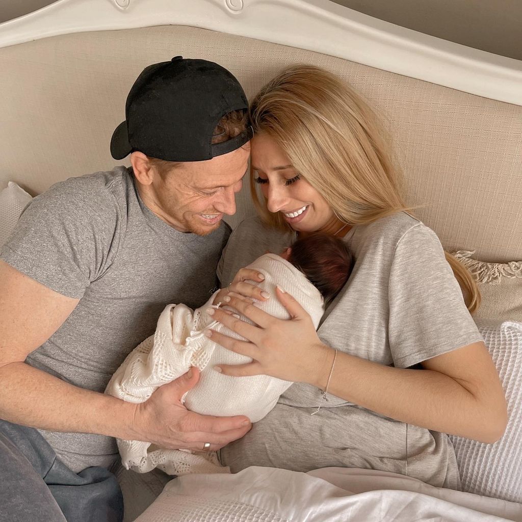 Stacey Solomon, ihr Mann Joe und ihre Tochter im Februar 2023