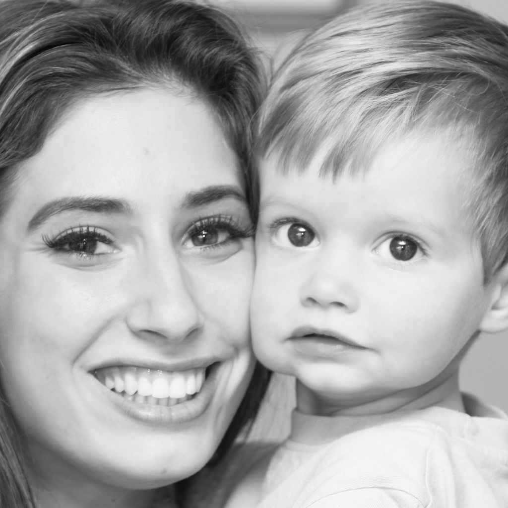Stacey Solomon, TV-Bekanntheit, mit ihrem Sohn Zach