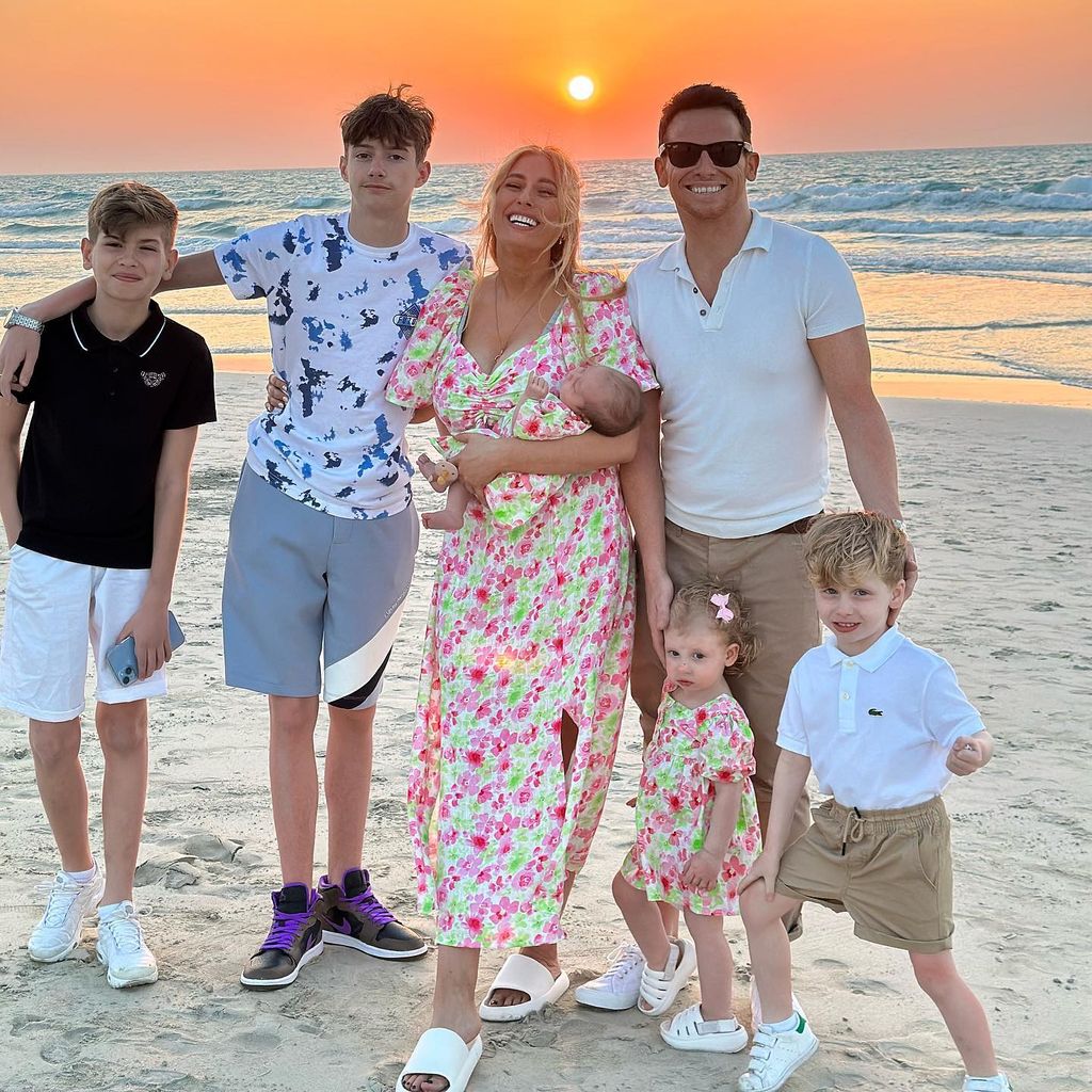Stacey Solomon und Joe Swash mit ihren fünf Kindern