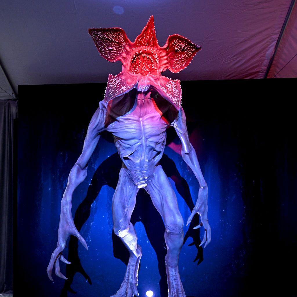 Statue des Demogorgon bei der Premiere von "Stranger Things" Staffel 4 in Brooklyn, New York