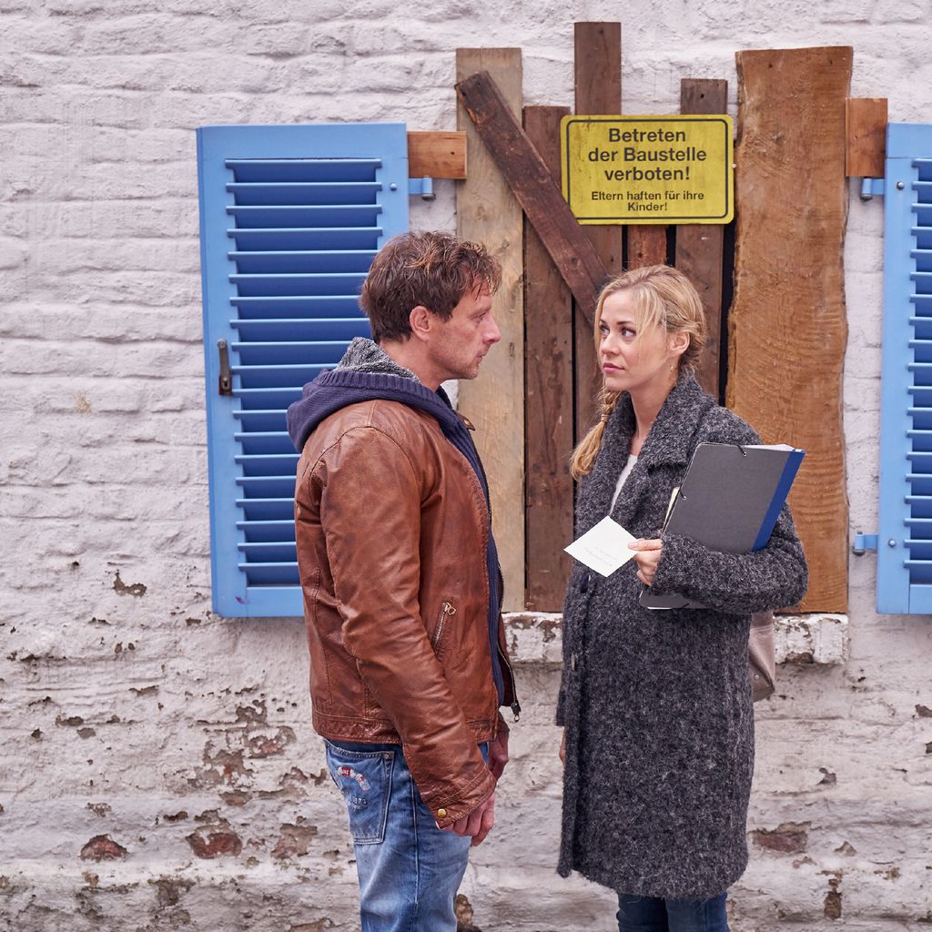 Stefan (Hendrik Duryn) und Karin (Jessica Ginkel) bei "Der Lehrer"