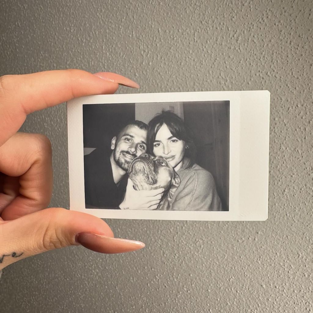 Stefanie Schaller, ihr Hund Baby und ihr Partner
