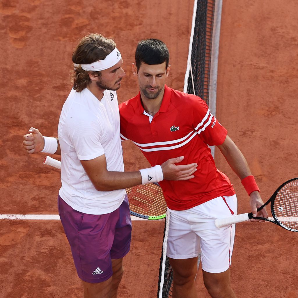 Stefanos Tsitsipas und Novak Djokovic beim French-Open-Finale in Paris im Juni 2021