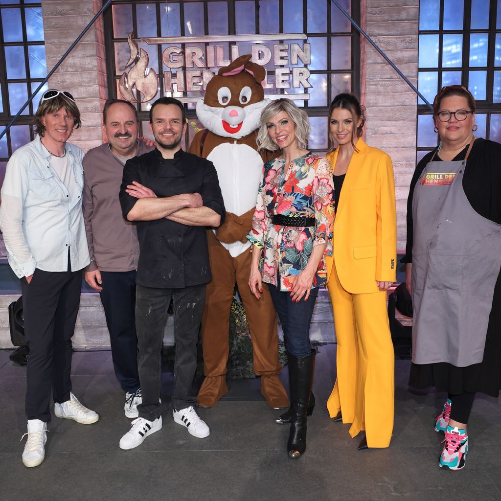 Steffen Henssler, Laura Wontorra und das Promiteam bei "Grill den Henssler"