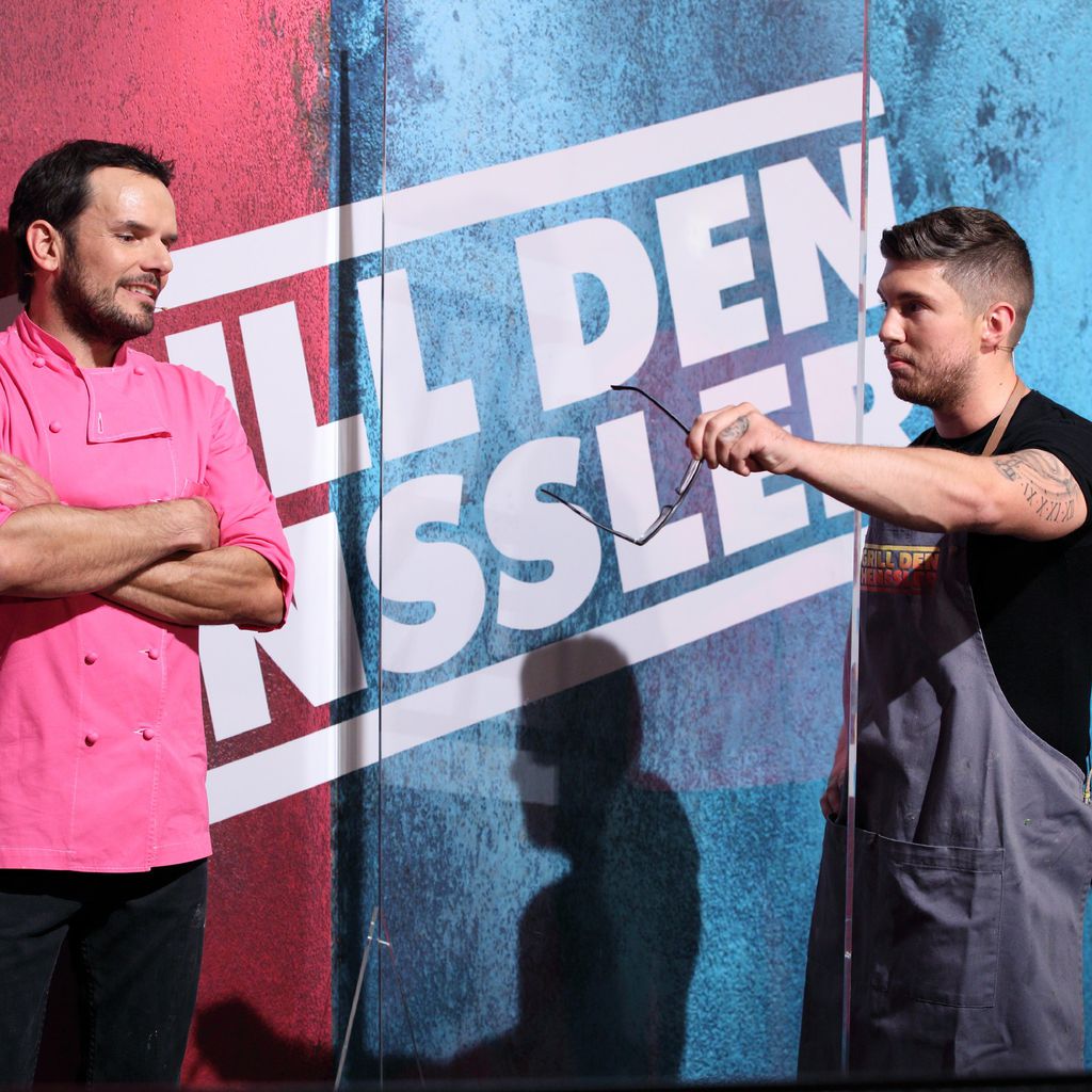 Steffen Henssler und Joey Heindle bei "Grill den Henssler"