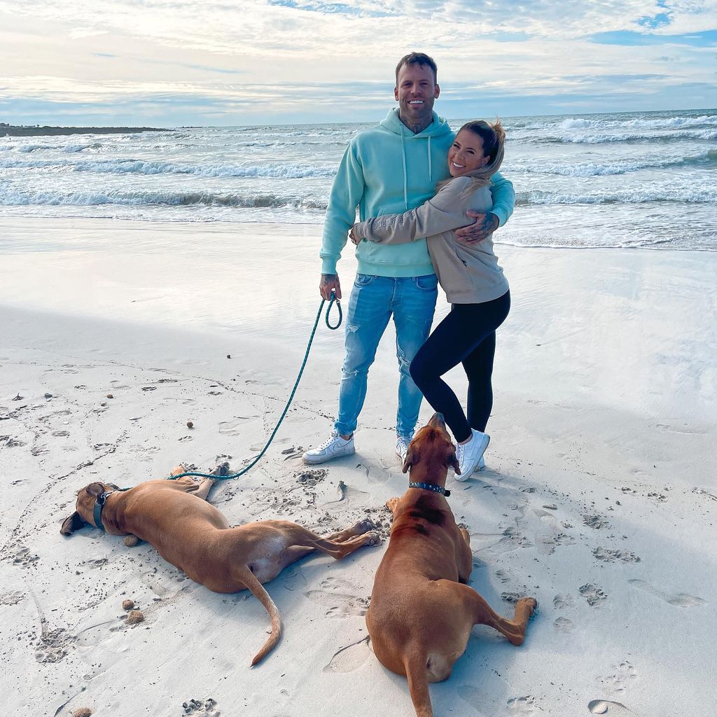 Steffen König und Jenny Frankhauser mit ihren Hunden