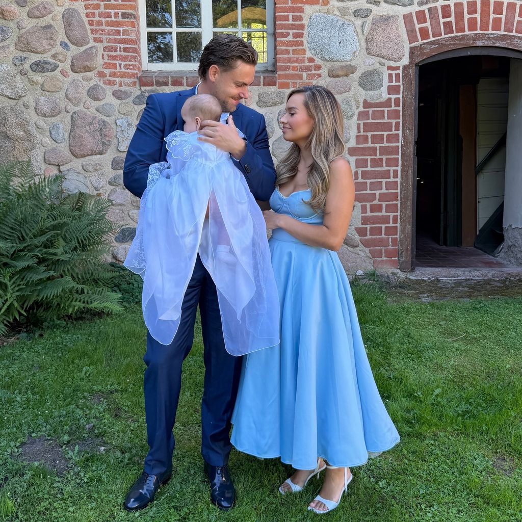 Steffen und Karina Vogeno mit ihrem Sohn Romeo, August 2026