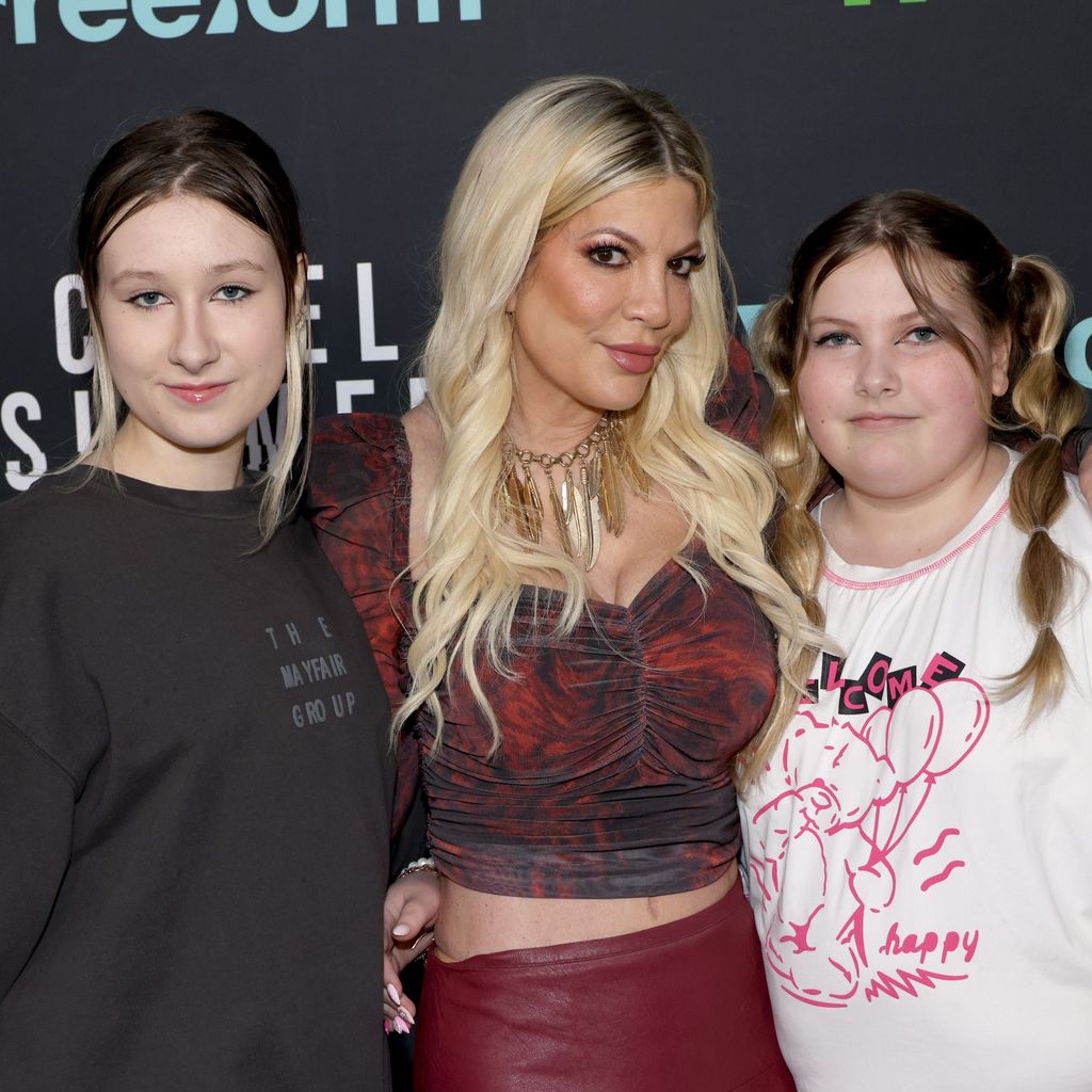 Stella McDermott, Tori Spelling, und Hattie McDermott, 2023