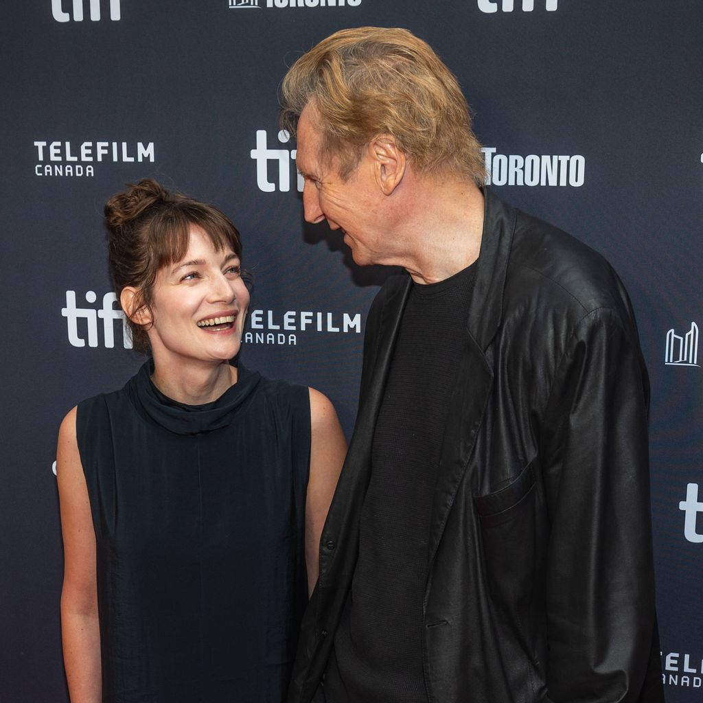 Stella Stocker und Liam Neeson beim TIFF-Premierenabend zu "Evil Genius" in Toronto