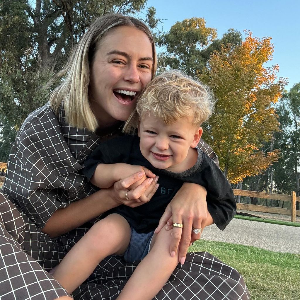 Steph Claire Smith mit ihrem Sohn Harvey