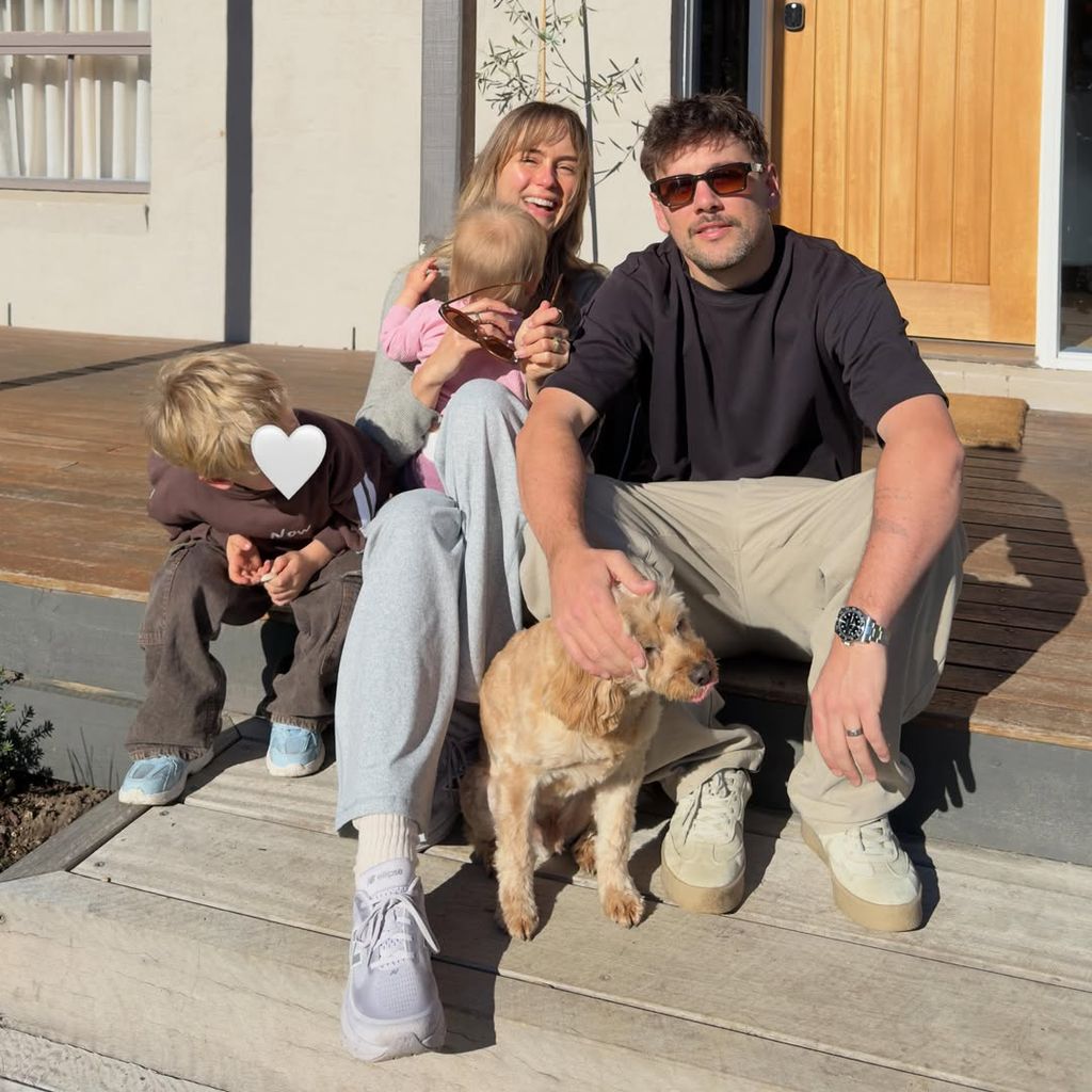 Steph Claire Smith und ihr Mann Josh Miller mit ihren Kindern, Juni 2026