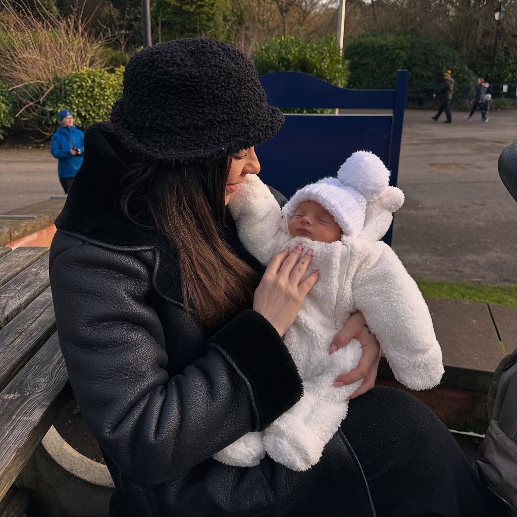Stephanie Davis und ihr Baby, Februar 2025