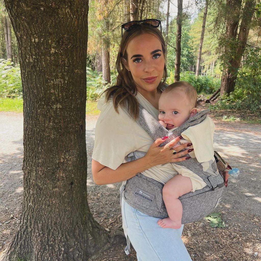 Schauspielerin Stephanie Davis mit ihrem Baby, Juli 2025