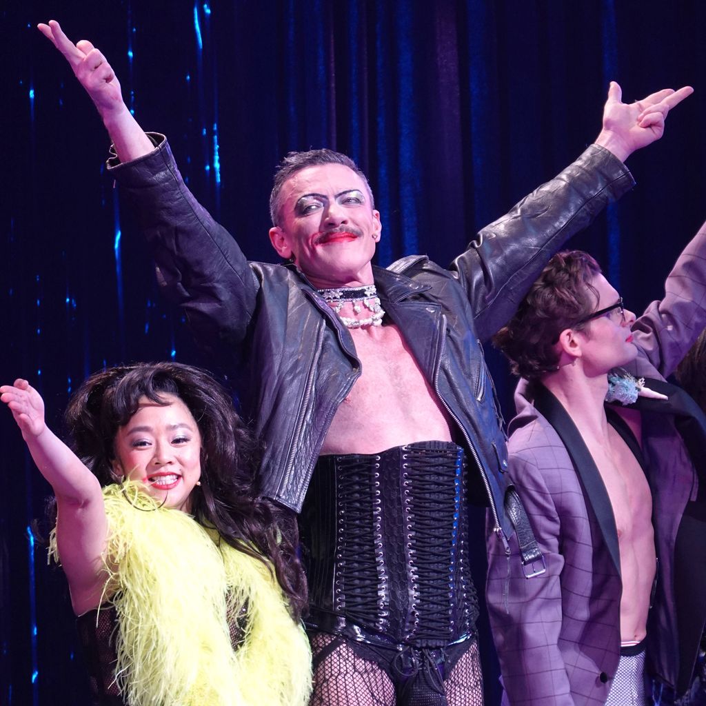 Stephanie Hsu, Luke Evans und Andrew Durand beim Schlussapplaus der Preview von "The Rocky Horror Show" am 2. April 2026 in New York