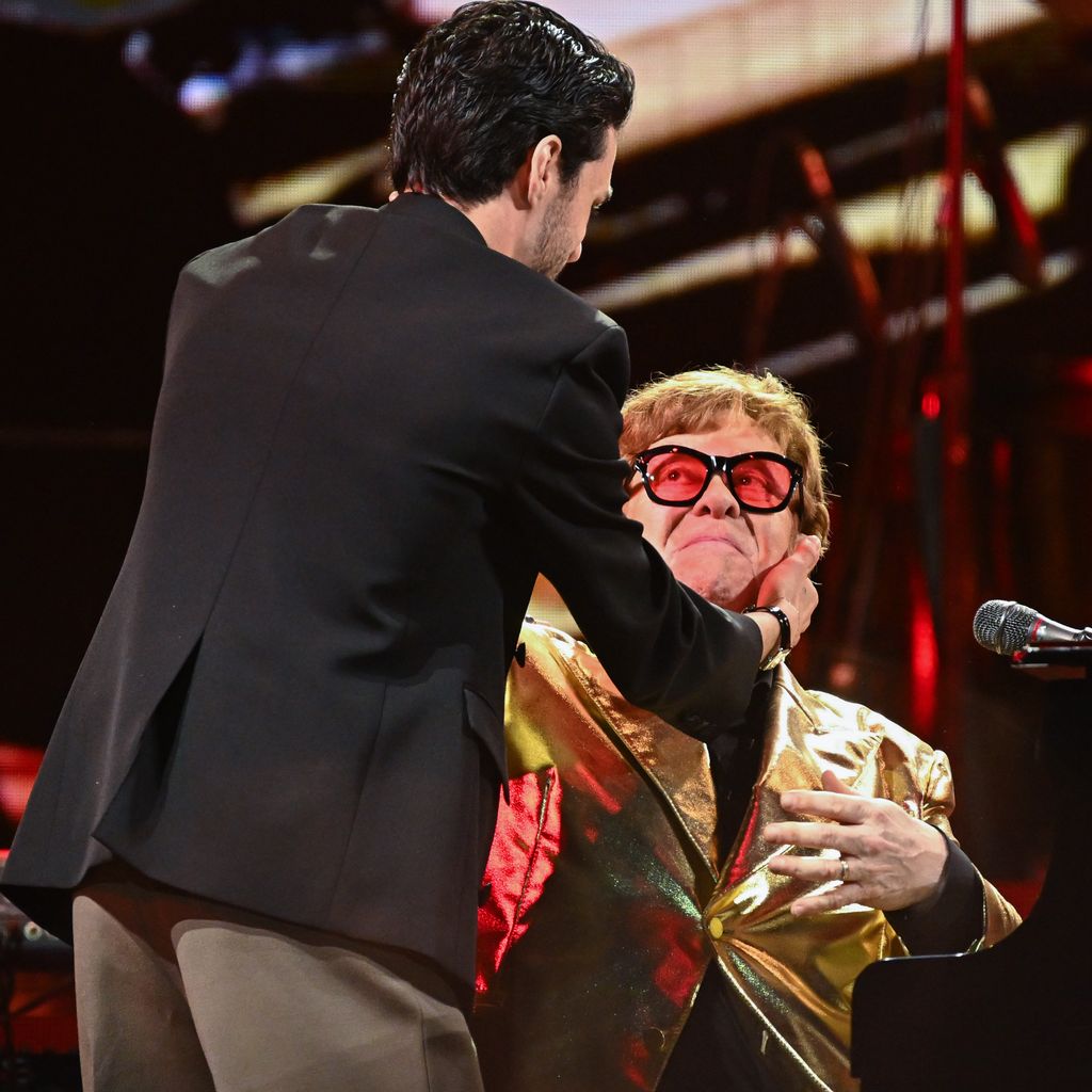 Stephen Sanchez und Elton John beim Glastonbury Festival im Juni 2023