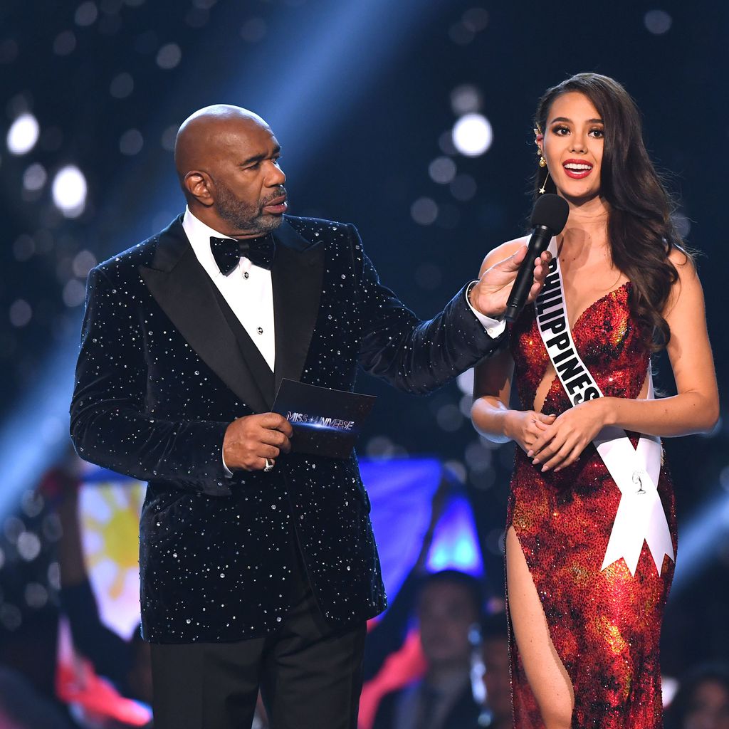 Steve Harvey und Catriona Gray bei der Miss Universe-Wahl 2018