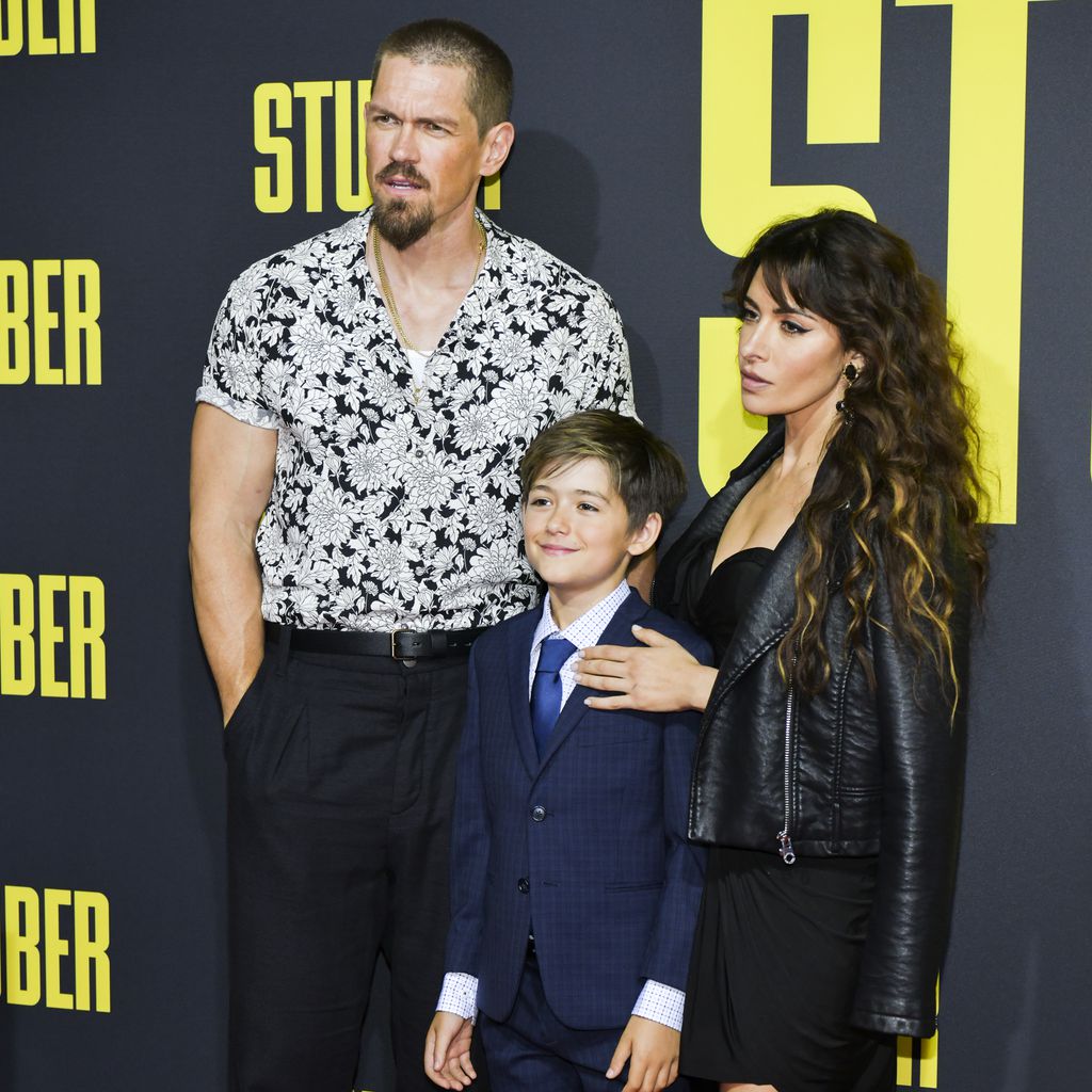 Steve Howey und Sarah Shahi mit ihrem Sohn William Wolf, 2019