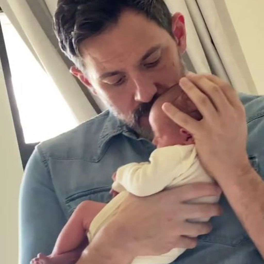 Steve Kazee und Callum Michael Rebel Kazee im März 2020