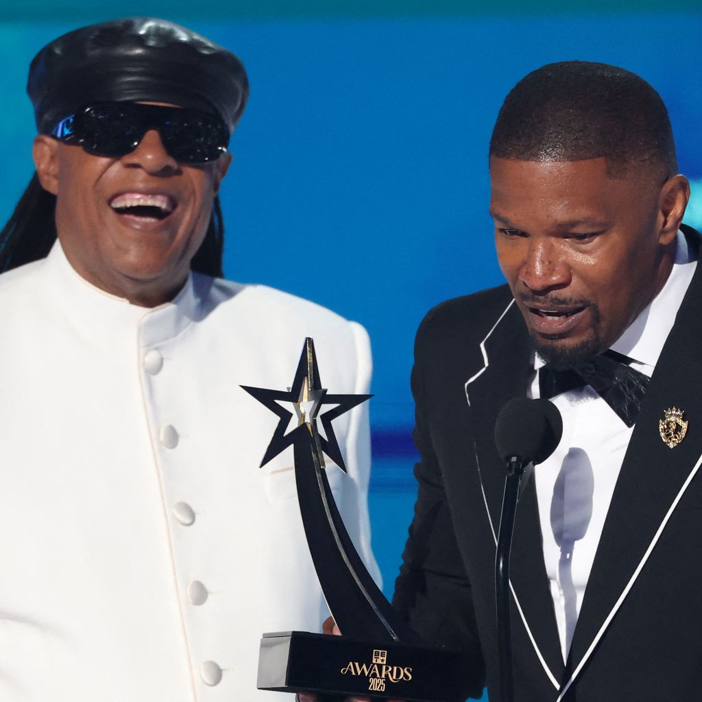 Stevie Wonder und Jamie Foxx bei den BET Awards 2025