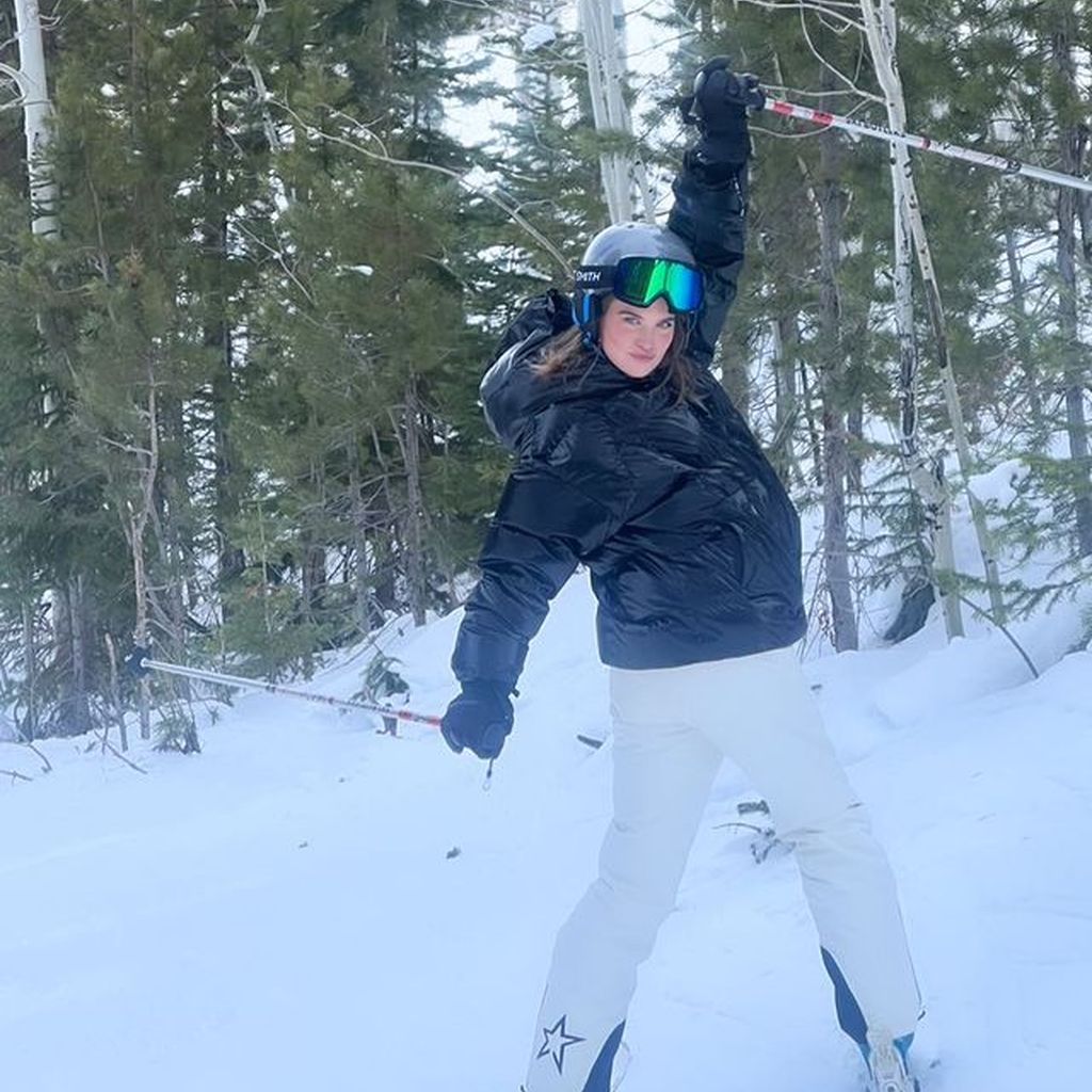 Stormi Bree Henley im Skiort Aspen