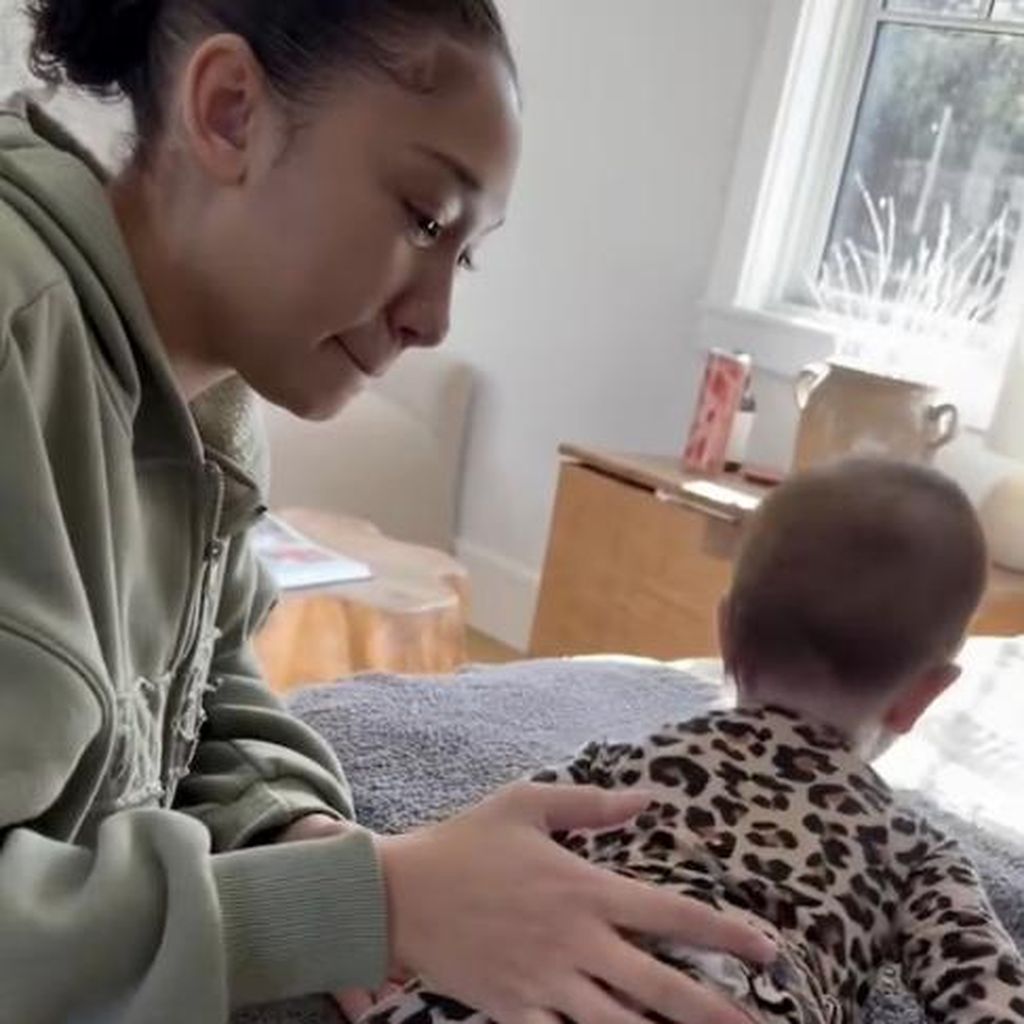 Süßer Moment zwischen den Töchtern von Machine Gun Kelly Casie und Saga.