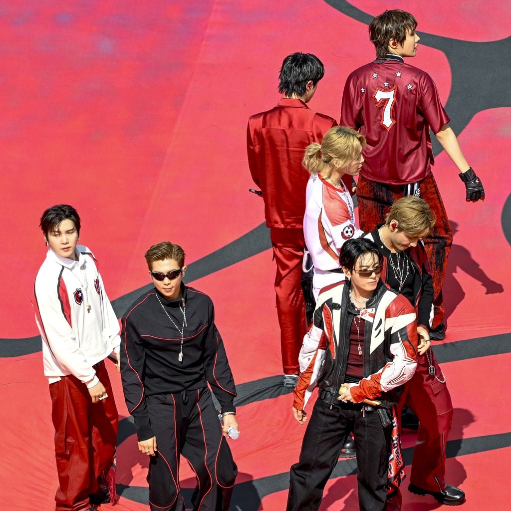 Suga, RM, Jin, Jimin, Jungkook, J-Hope und V von BTS bei der Fifa World Cup 2026 Topps Final Halftime Show in East Rutherford