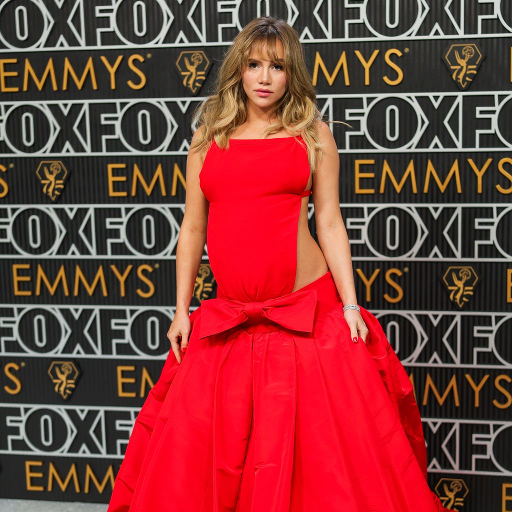 Suki Waterhouse bei den Emmys 2024