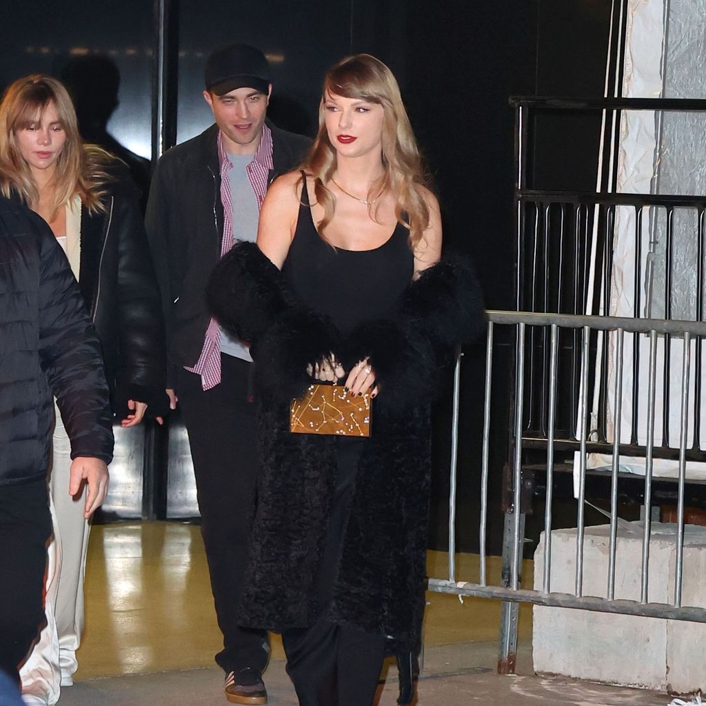 Suki Waterhouse, Robert Pattinson und Taylor Swift nach einer Filmpremiere