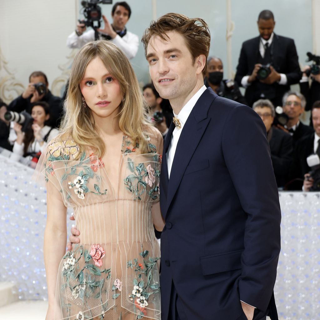 Suki Waterhouse und Robert Pattinson, Paar