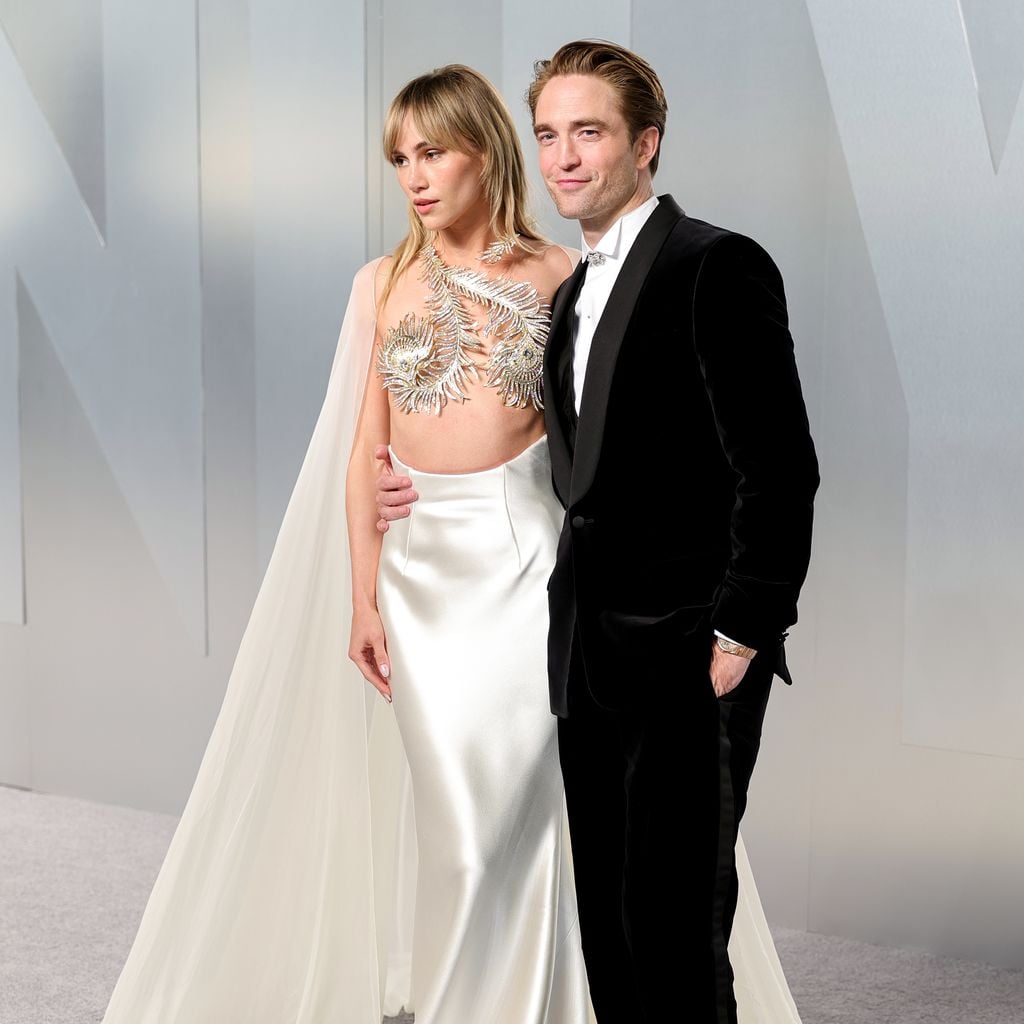 Bei der Vanity Fair Oscar Party: Suki Waterhouse und Robert Pattinson im LACMA, Los Angeles, am 15. März 2026