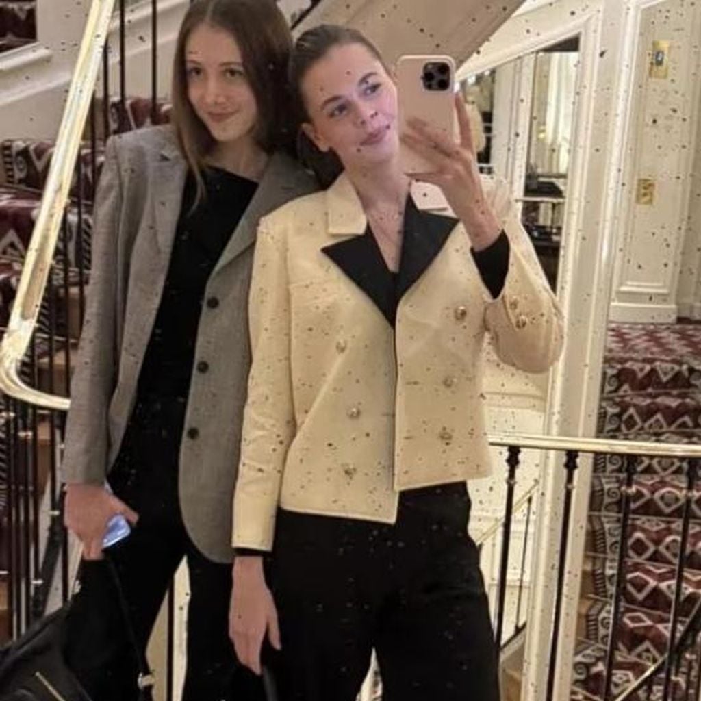 Sunday Rose Kidman-Urban mit ihrer Cousine