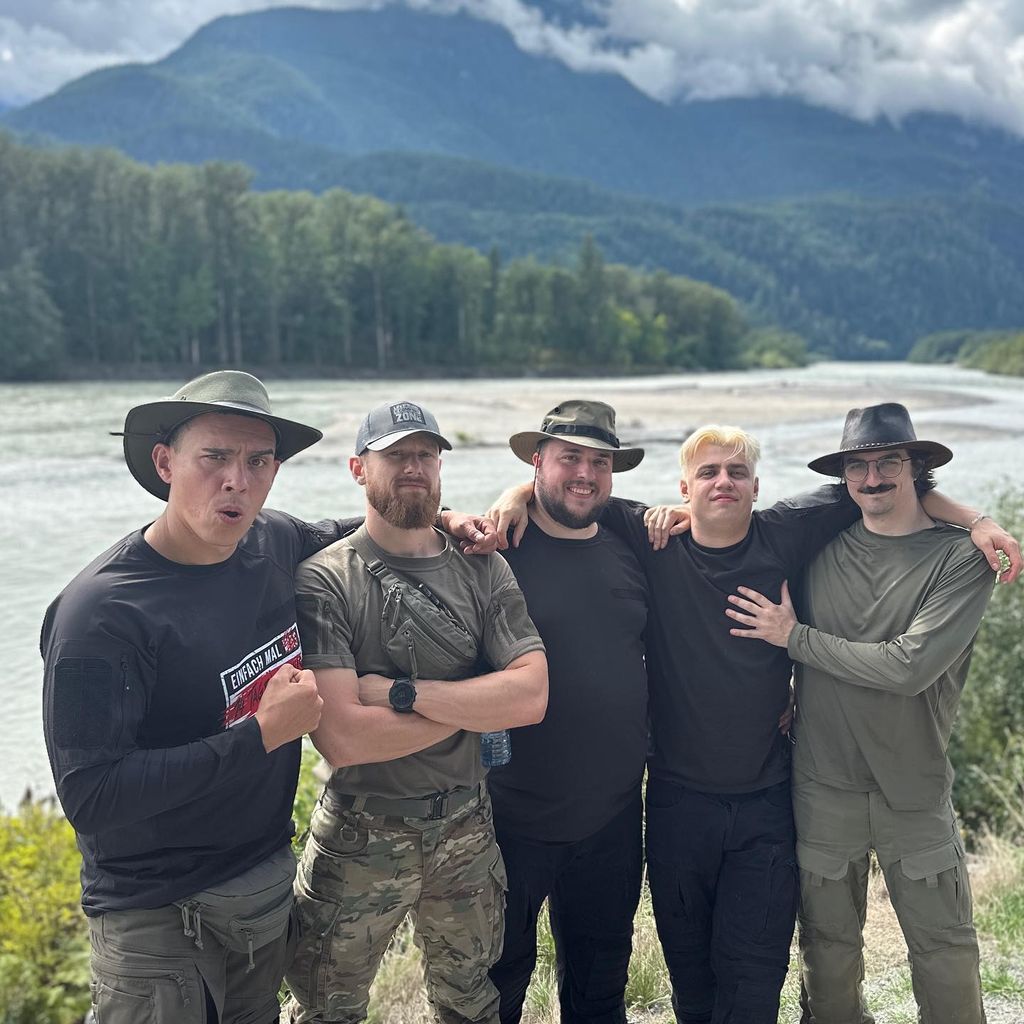 Survival Mattin, Fritz Meinecke, Dominik, Papaplatte und Wieland Welte bei "7 vs. Wild"