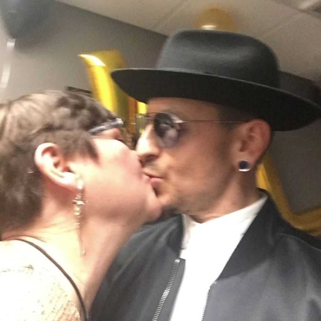 Susan Eubanks mit ihrem Sohn Chester Bennington