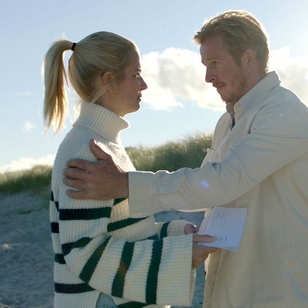 Susan Sideropoulos als Sarah und Daniel Roesner als ihr Bruder in "Leon"