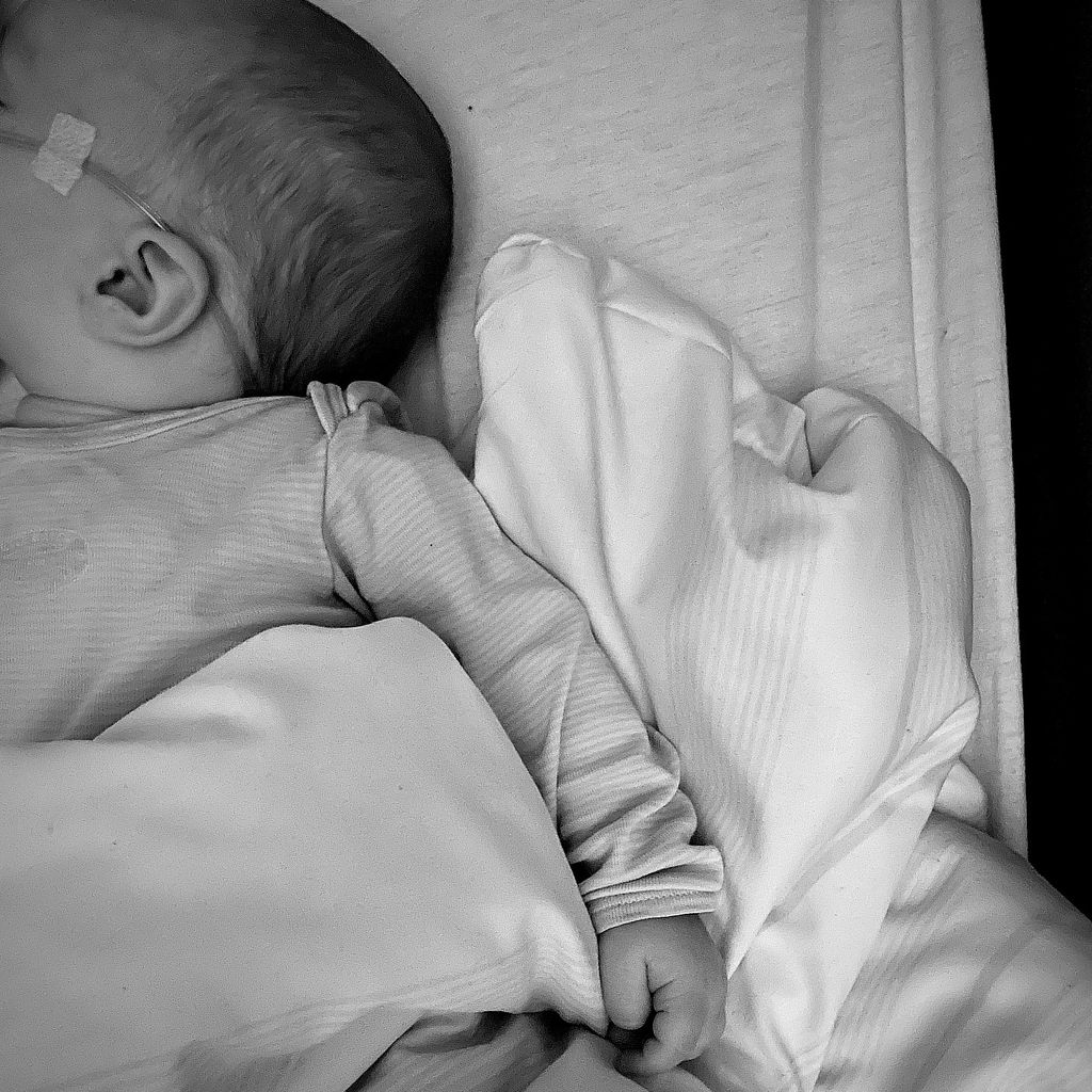 Svenja Holtmanns Sohn Louie im Krankenhaus