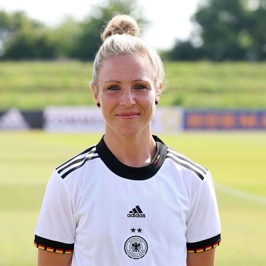 Svenja Huth, Fußballerin