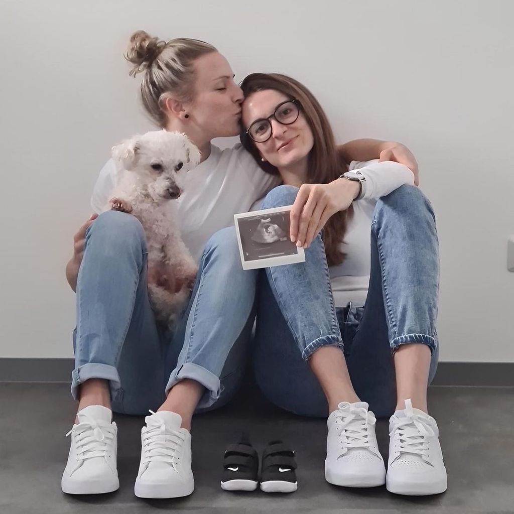 Svenja Huth mit ihrer Partnerin Laura
