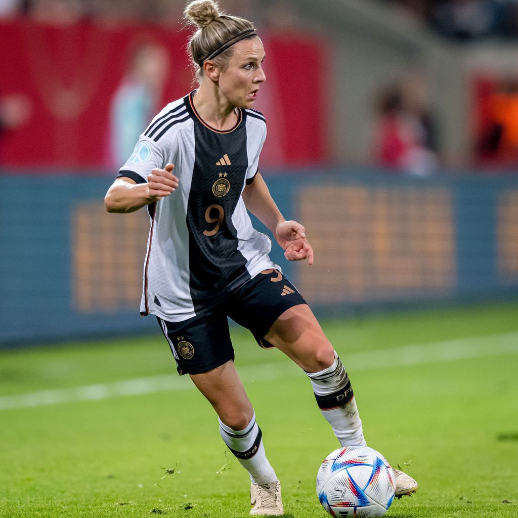 Svenja Huth, Fußballspielerin