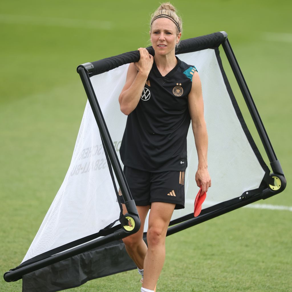 Svenja Huth, Fußballerin