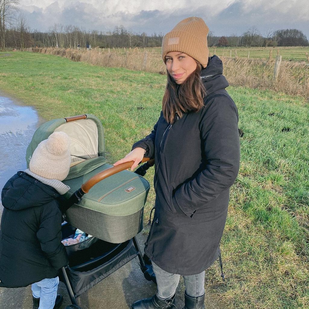Influencerin Svenja Theißen mit ihren Kindern, Januar 2022