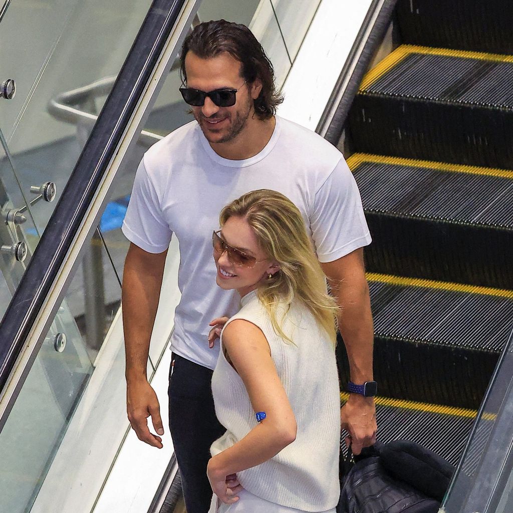 Sydney Sweeney und Jonathan Davino am Flughafen