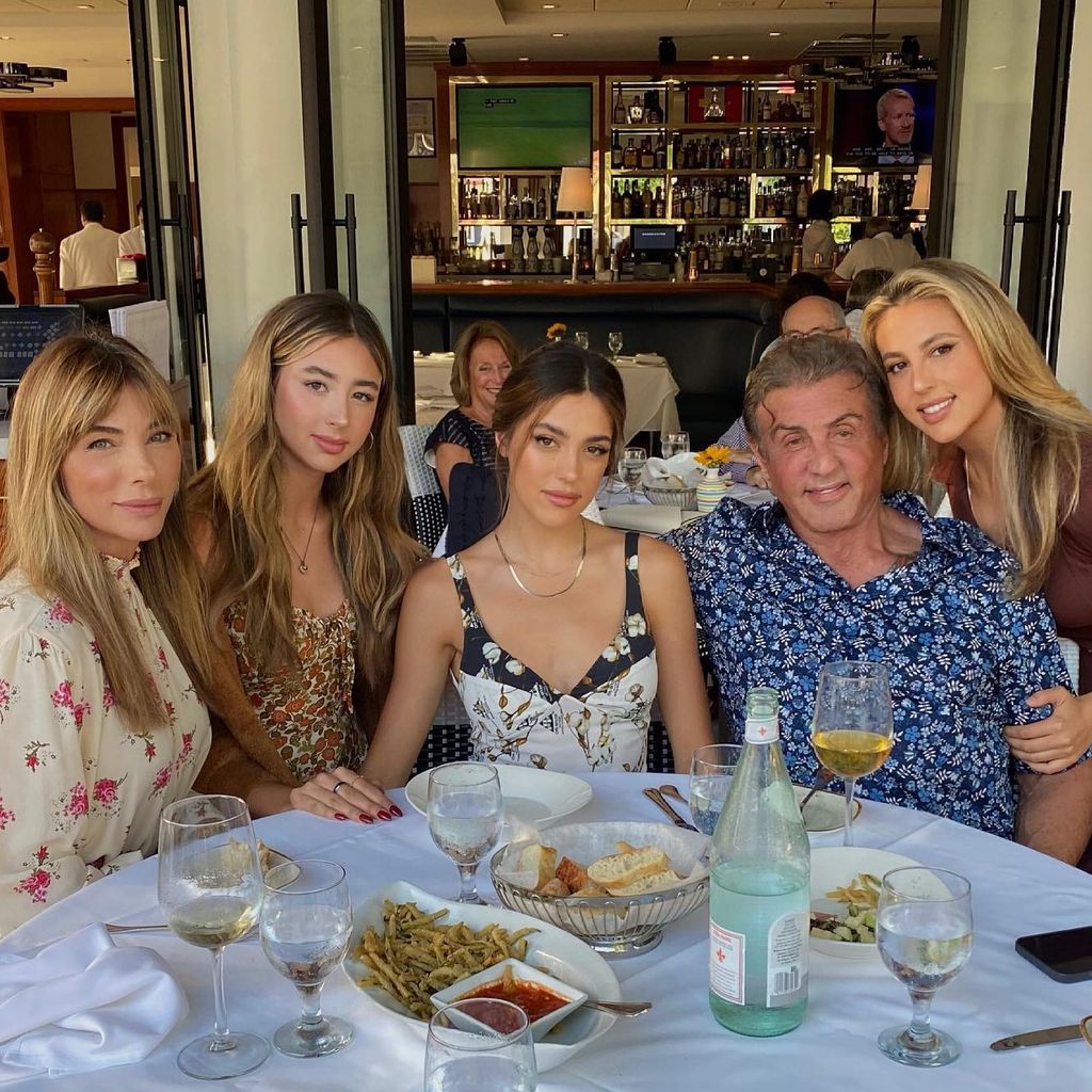 Sylvester Stallone mit seiner Frau Jennifer und ihren drei gemeinsamen Töchtern im Mai 2021