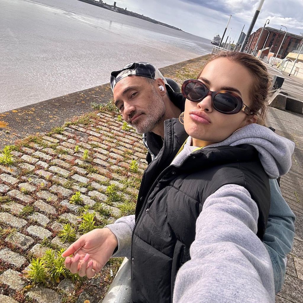 Taika Waititi und Rita Ora