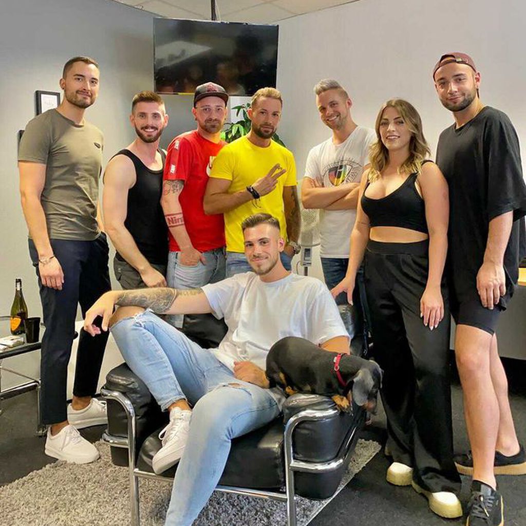 "Take Me Out"-Boys mit Begleitung