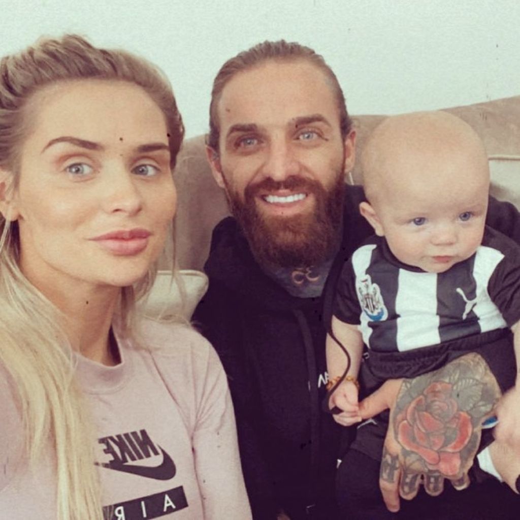 Talia Oatway, Aaron Chalmers und ihr Sohn Romeo