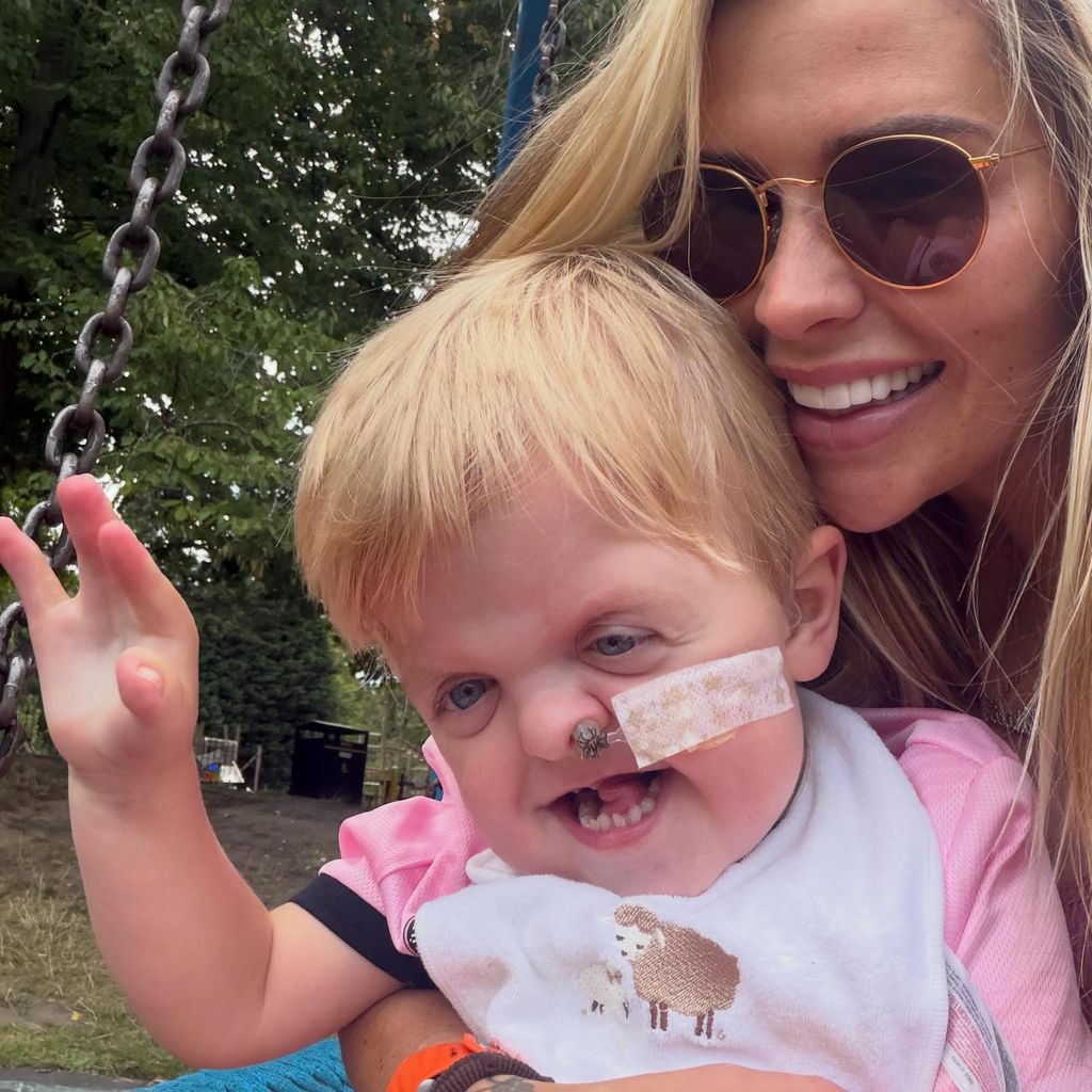 Talia Oatway und ihr Sohn Oakley