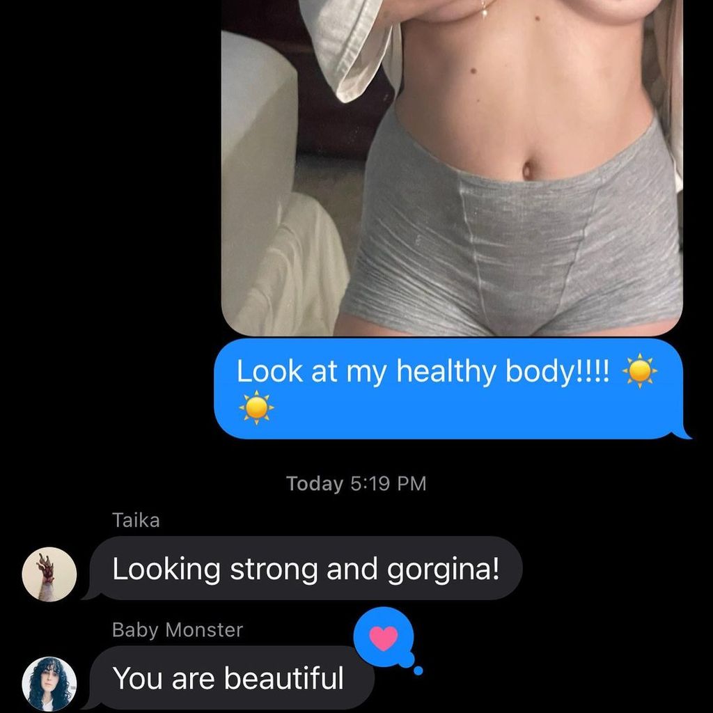 Tallulah Willis zeigt ihren aktuellen Body in einem Gruppenchat